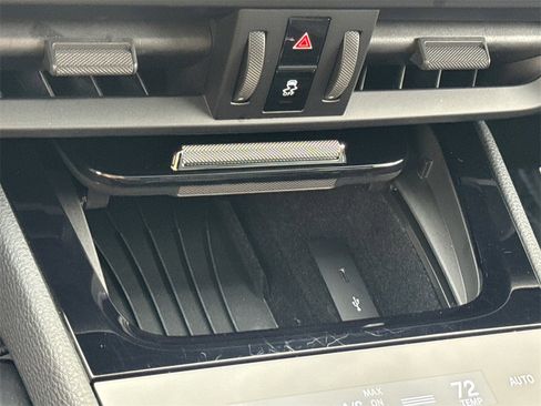 Used 2025 Porsche Cayenne Coupe image 35