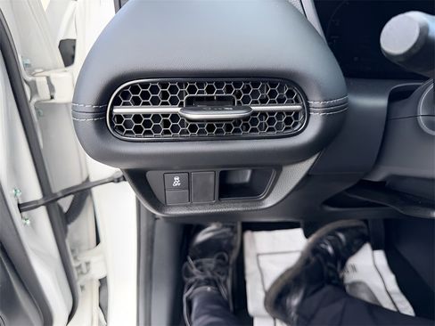 Used 2023 Honda HR-V EX-L image 23