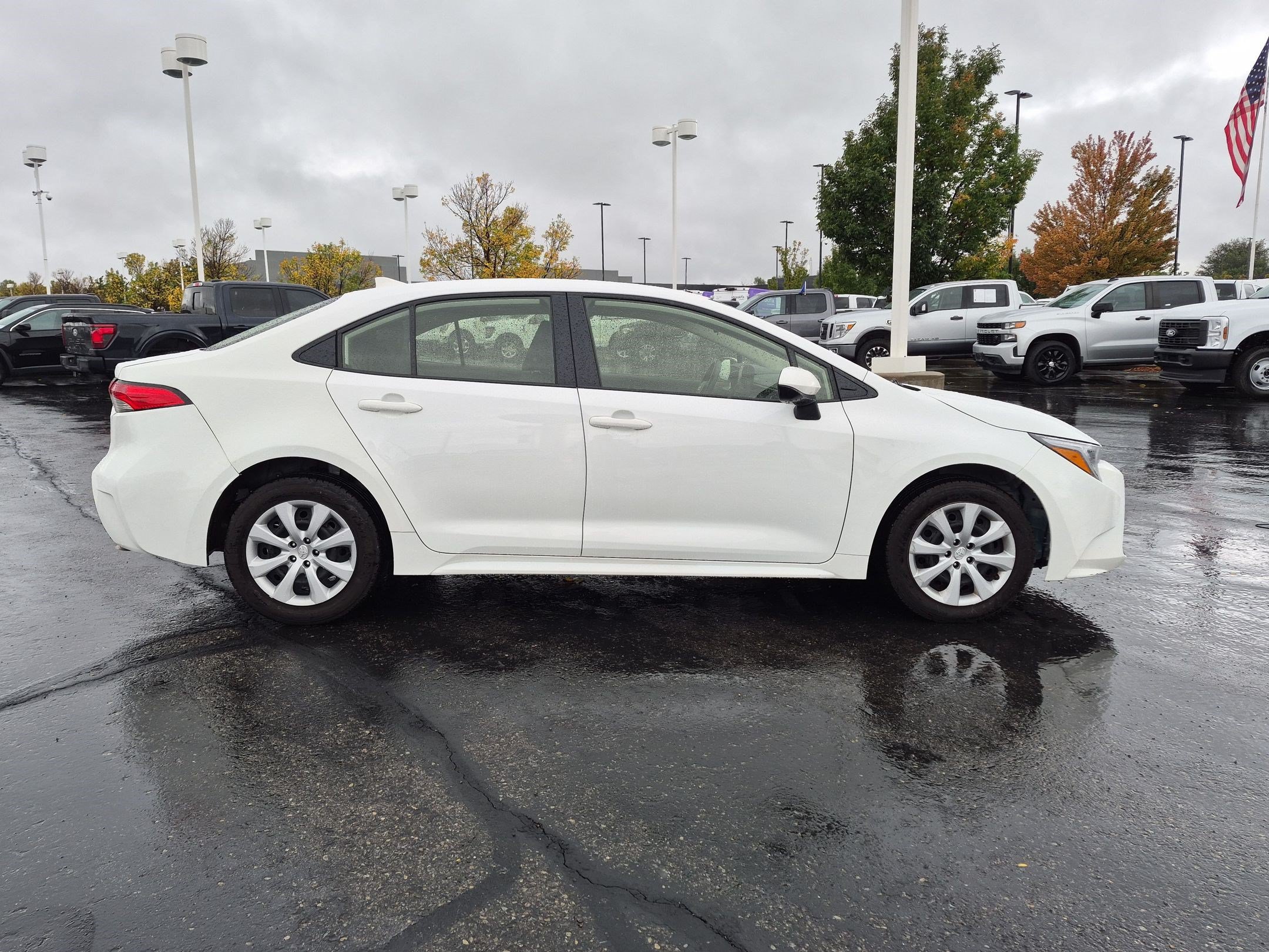 Used 2025 Toyota Corolla LE FWD image 2