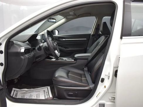 Used 2024 Nissan Altima 2.5 SR image 14