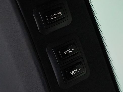 Certified 2022 Rolls-Royce Cullinan Black Badge w/ Dark Exterior Package AWD/4WD image 34