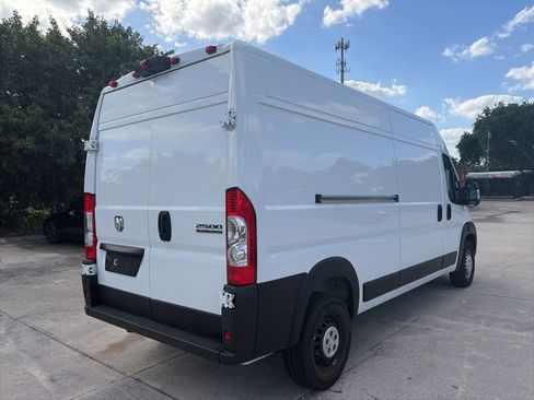Used 2024 RAM ProMaster 2500 w/ Convenience Group image 3