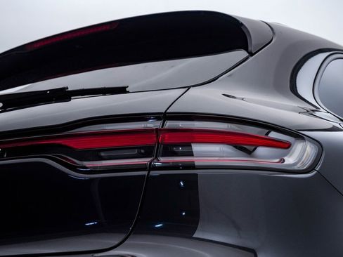 Certified 2025 Porsche Macan image 13