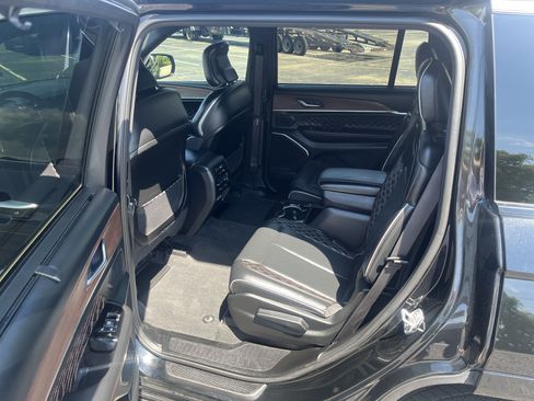 Used 2021 Jeep Grand Cherokee L Summit w/ Luxury Tech Group V image 13