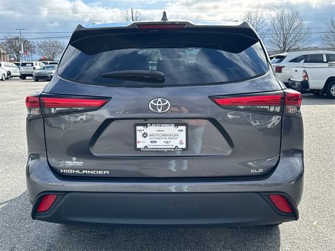 Certified 2023 Toyota Highlander XLE image 4