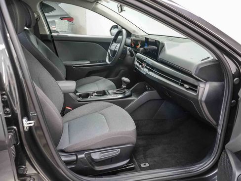 Used 2025 Kia K4 LXS image 16