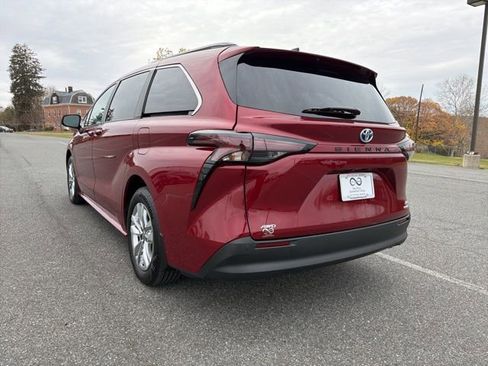 Used 2024 Toyota Sienna XLE image 6