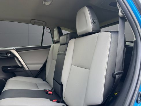 Used 2018 Toyota RAV4 Limited w/ Advanced Technology Package AWD/4WD image 18