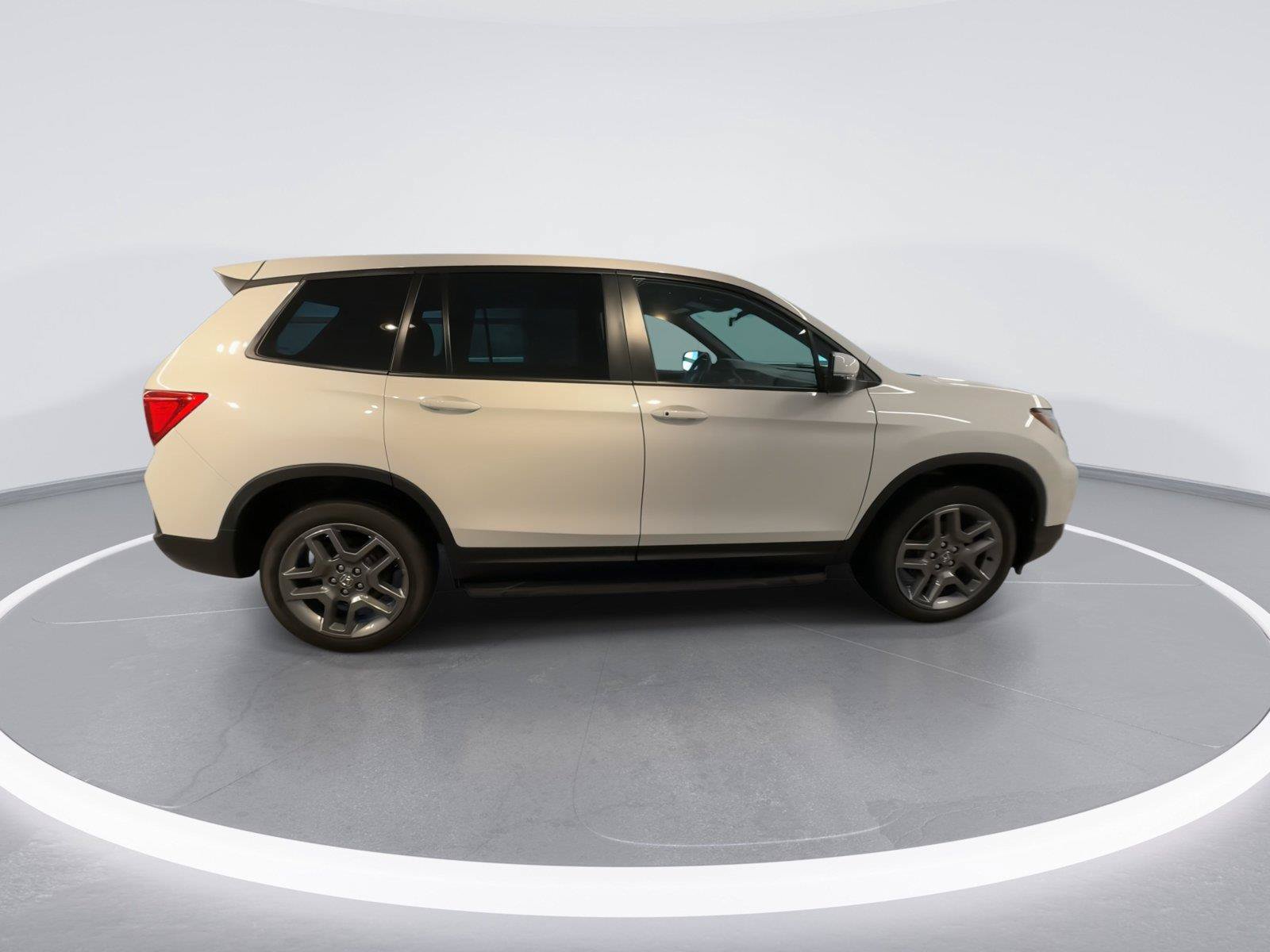 Used 2023 Honda Passport EX-L image 9