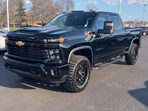 Used 2024 Chevrolet Silverado 2500 Custom w/ Custom Convenience Package image 5