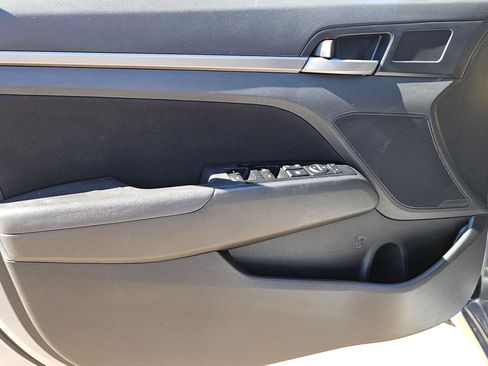 Used 2017 Hyundai Elantra Value Edition w/ Cargo Package image 11