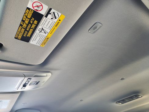 Used 2023 Toyota Highlander L image 27