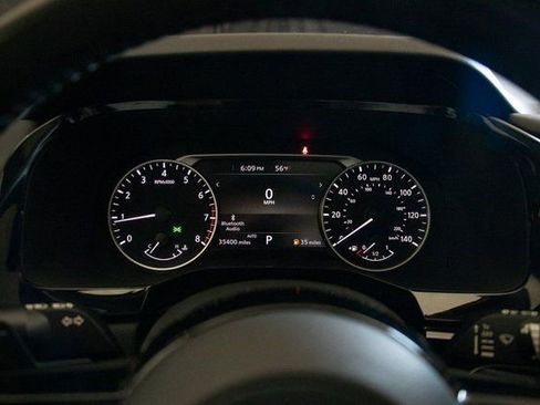 Used 2023 Nissan Pathfinder SV w/ SV Premium Package image 32