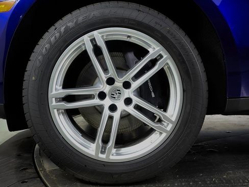 Used 2025 Porsche Macan image 24