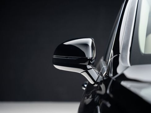 Used 2018 Bentley Bentayga AWD/4WD image 14