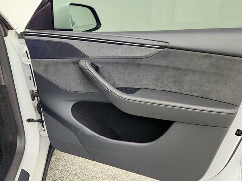 Used 2026 Tesla Model Y AWD image 28