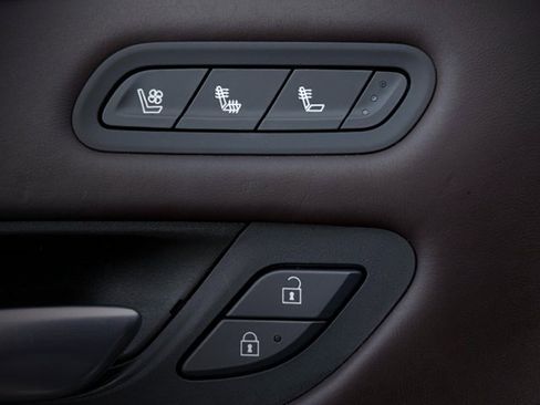 Used 2023 Cadillac Escalade Sport Platinum w/ LPO, ONYX Package image 19