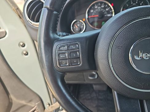 Used 2015 Jeep Wrangler Unlimited Sahara w/ Connectivity Group image 16