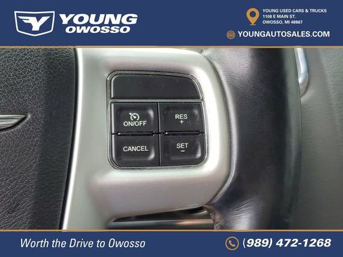 Used 2016 Chrysler Town & Country Touring-L FWD image 16