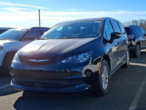 New 2026 Chrysler Voyager LX image 3