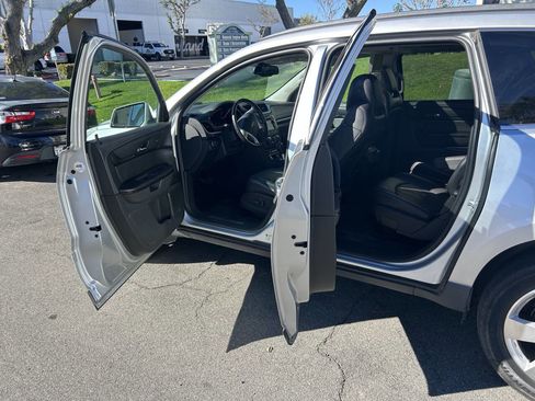 Used 2015 Chevrolet Traverse LTZ image 8