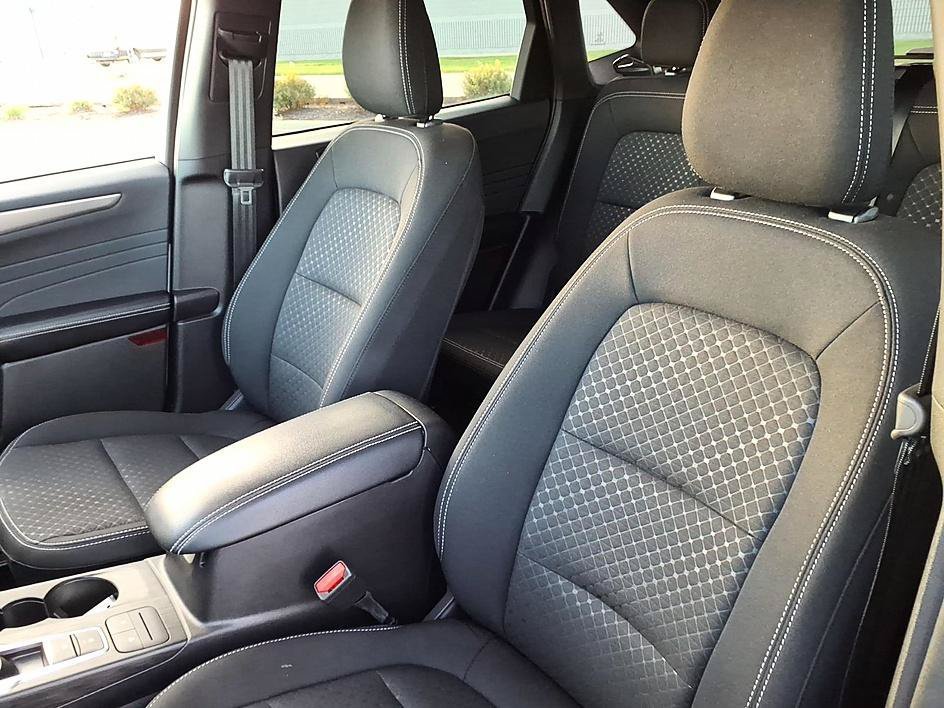 Used 2025 Ford Escape Active AWD/4WD image 15