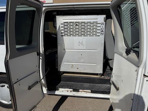 Used 2005 Ford E-150 and Econoline 150 Wagon image 18