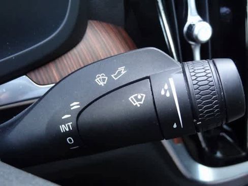 Used 2024 Volvo S60 B5 Plus image 22