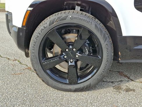 New 2026 Land Rover Defender 110 V8 image 2