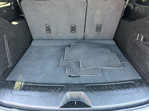 Used 2022 GMC Yukon XL SLT w/ SLT Luxury Package image 20