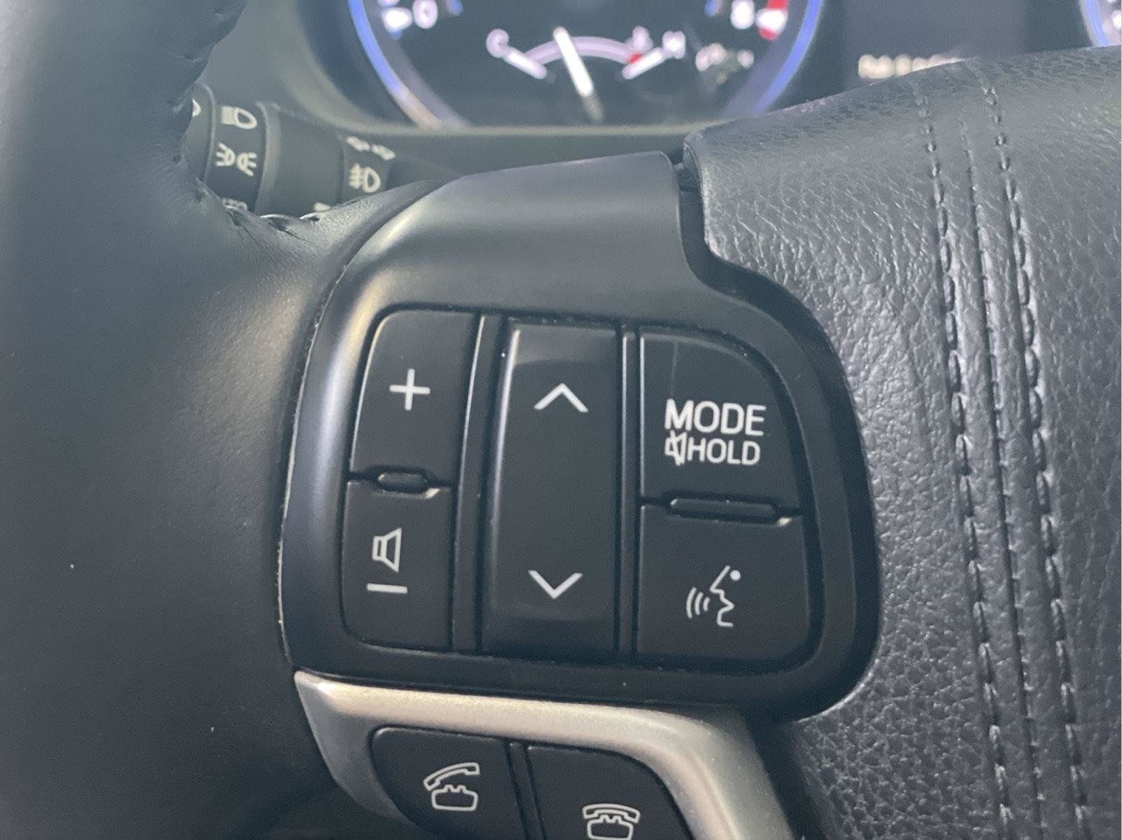 Used 2016 Toyota Highlander XLE AWD/4WD image 32