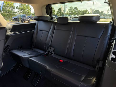 Used 2023 Ford Expedition XLT RWD image 30