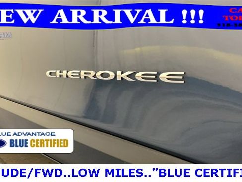 Used 2020 Jeep Cherokee Latitude w/ Cold Weather Group image 11