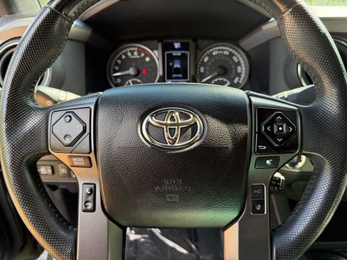 Used 2022 Toyota Tacoma TRD Off-Road AWD/4WD image 22