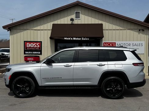 Used 2024 Jeep Grand Cherokee L Limited w/ Luxury Tech Group II AWD/4WD image 2