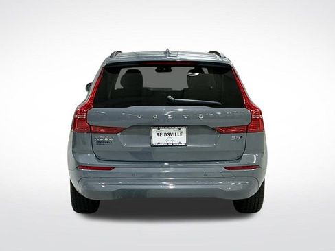 Used 2022 Volvo XC60 B5 Momentum w/ Climate Package image 4