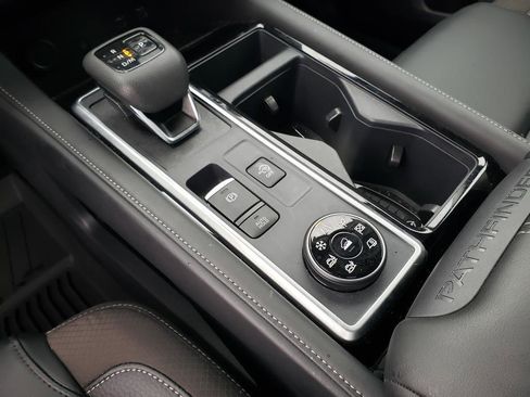 Certified 2025 Nissan Pathfinder SL w/ SL Premium Package image 34