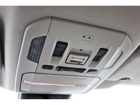 Used 2023 Toyota Highlander XLE image 23