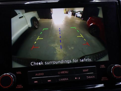 Used 2022 Nissan Titan SV image 21