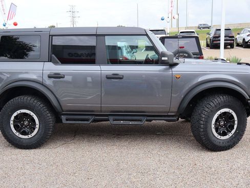 Used 2023 Ford Bronco Badlands w/ Sasquatch Package AWD/4WD image 2