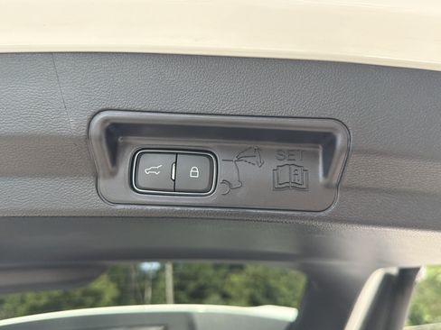 Used 2022 Ford Explorer XLT RWD image 23