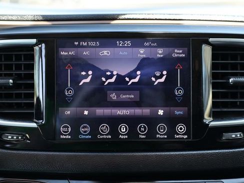 Used 2019 Chrysler Pacifica Touring-L Plus w/ Advanced Safetytec Group FWD image 24