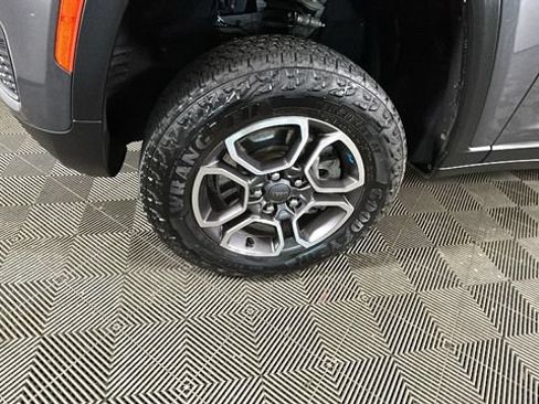 Used 2022 Jeep Grand Cherokee Trailhawk AWD/4WD image 9