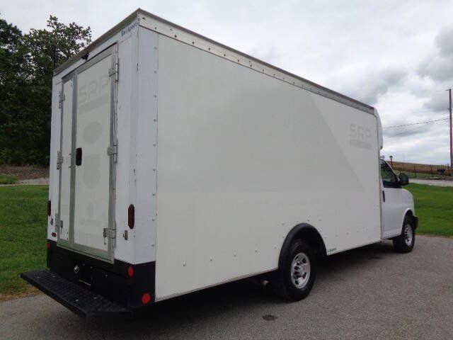 Used 2021 Chevrolet Express 3500 w/ Power Convenience Package RWD image 9