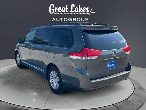 Used 2014 Toyota Sienna XLE FWD image 3