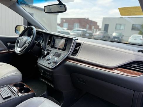 Used 2015 Toyota Sienna Limited AWD/4WD image 15