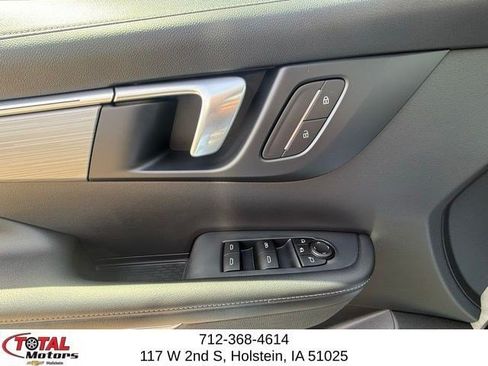 Used 2025 Buick Enclave Preferred AWD/4WD image 19