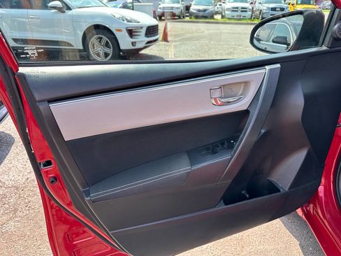 Used 2018 Toyota Corolla LE image 10