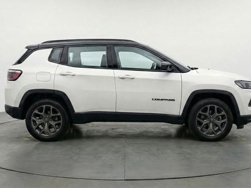 Used 2025 Jeep Compass Limited image 11