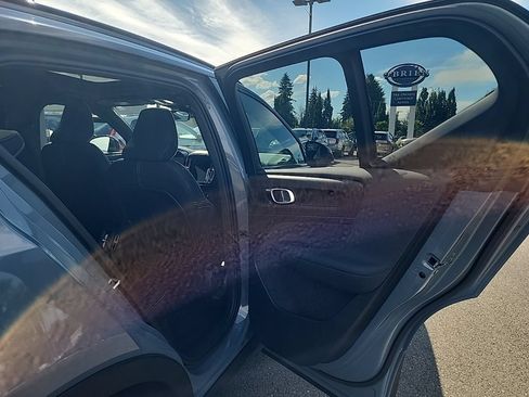 Used 2023 Volvo XC40 Recharge Ultimate w/ Protection Package Premier AWD/4WD image 17